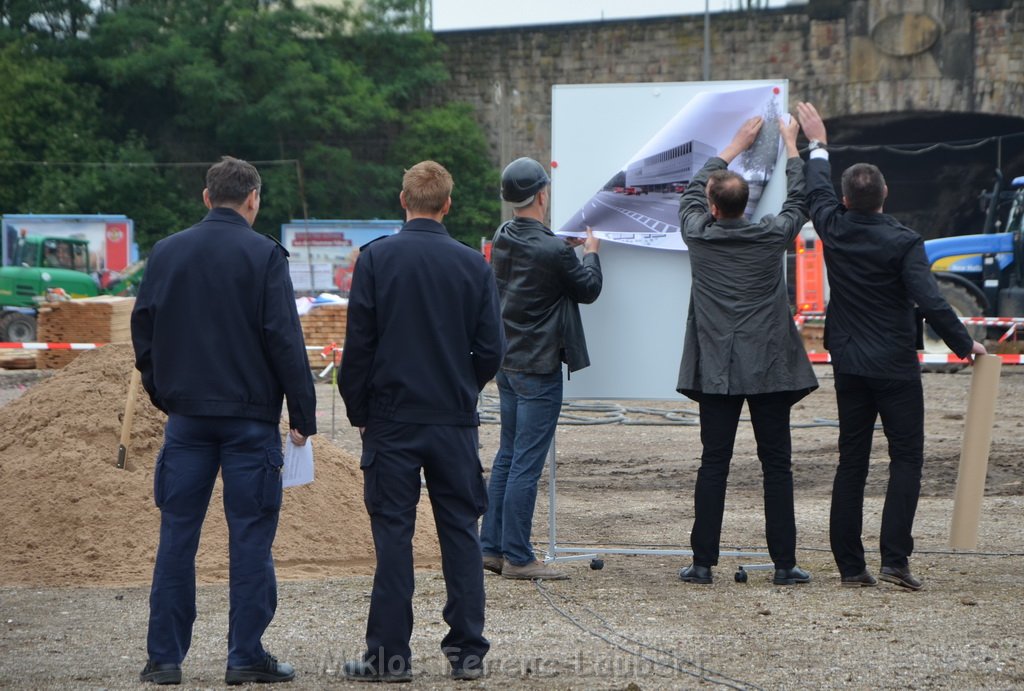 Erster Spatenstich Neues Feuerwehrzentrum Koeln Kalk Gummersbacherstr P035.JPG - Miklos Laubert